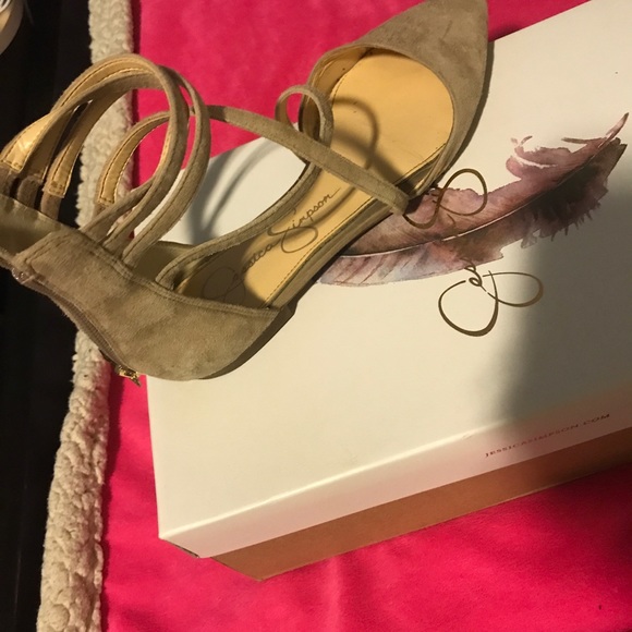 Tan flats - Picture 2 of 3